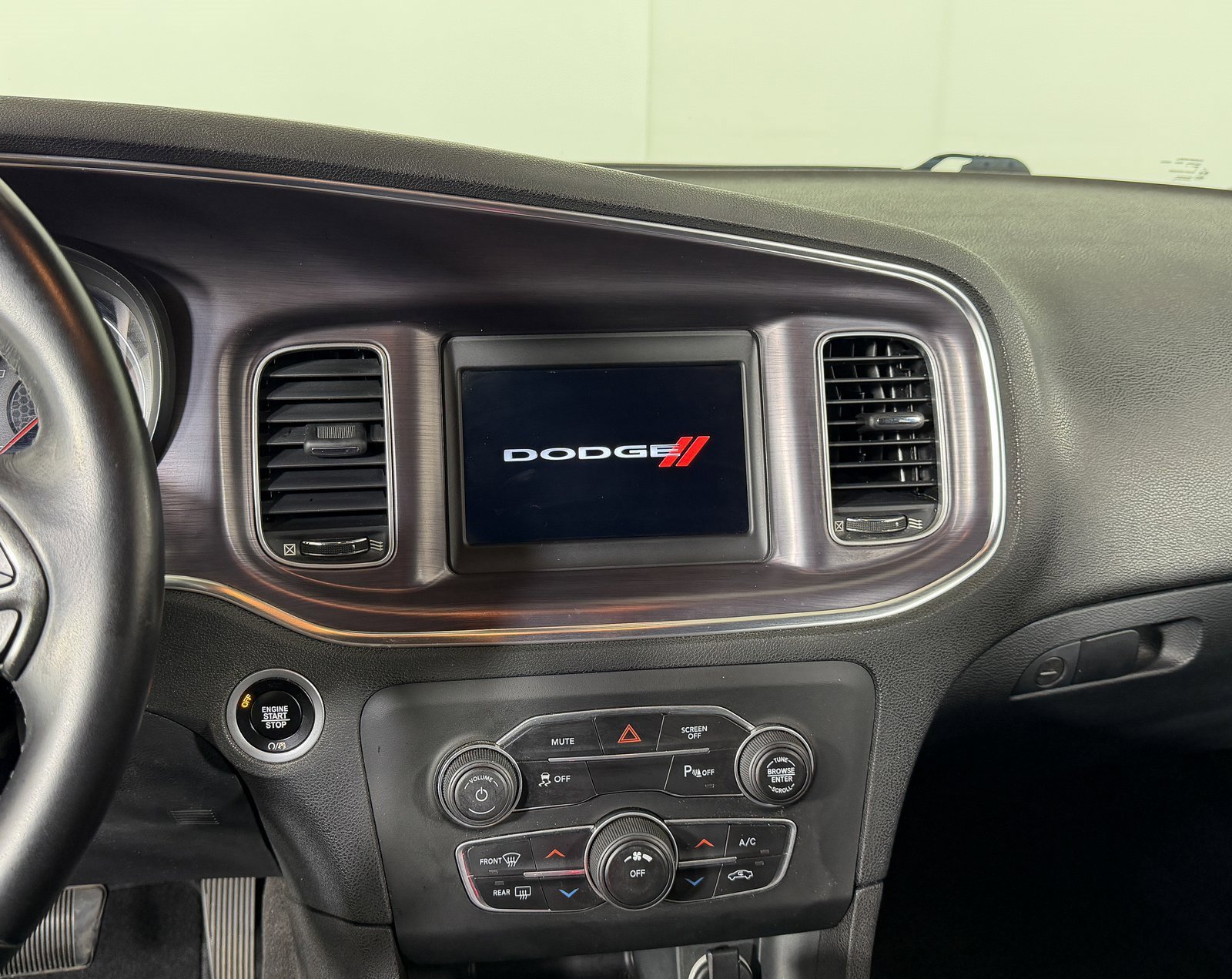 Used 2018 Dodge Charger SXT image 11