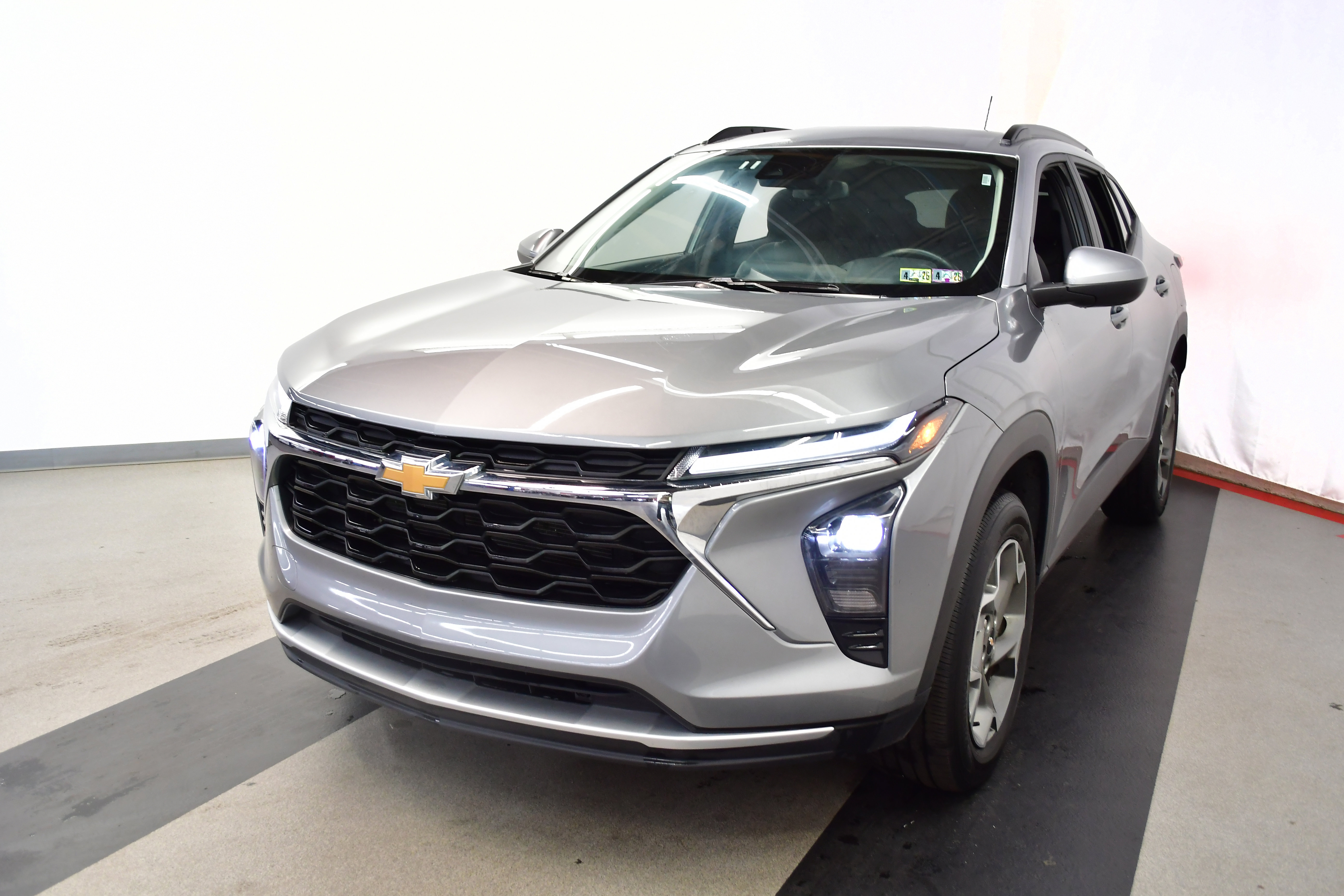 Used 2025 Chevrolet Trax LT w/ LT Convenience Package FWD image 11