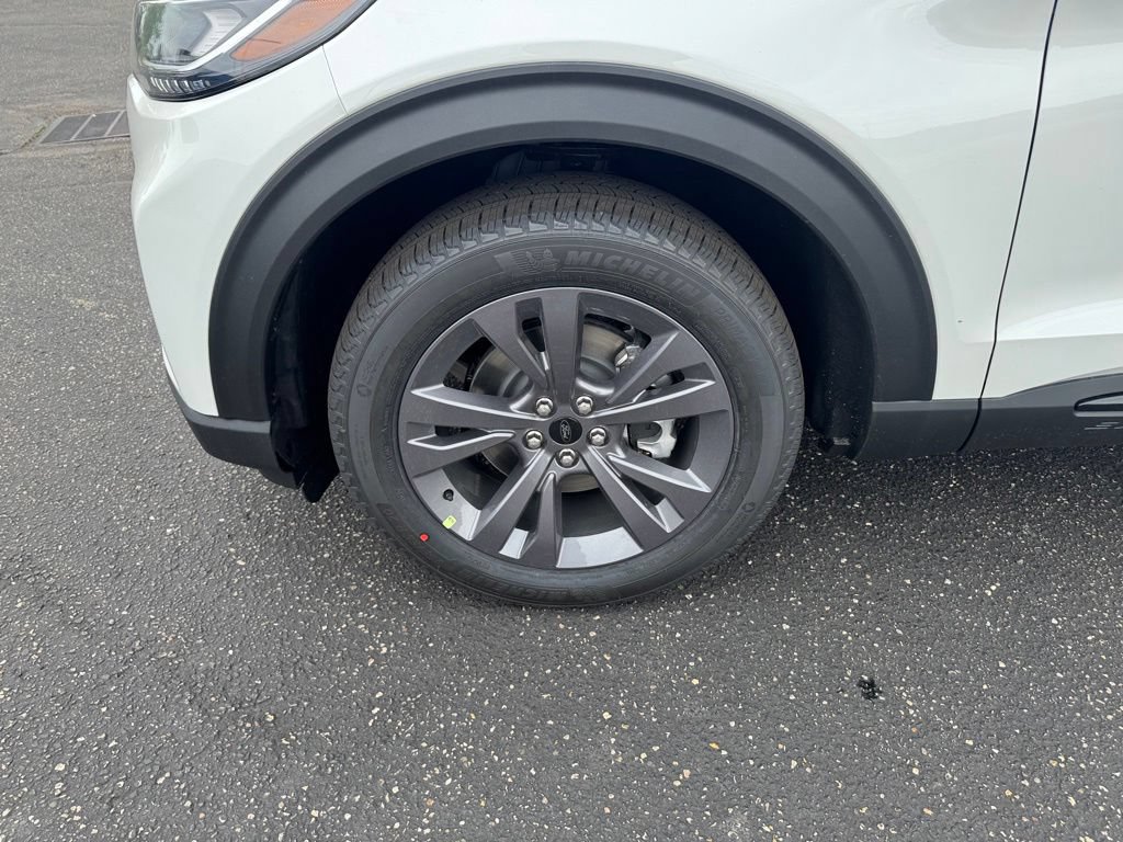 New 2026 Ford Explorer Active w/ Active Comfort Package AWD/4WD image 9