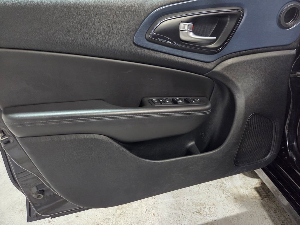 Used 2015 Chrysler 200 S w/ Comfort Group image 12