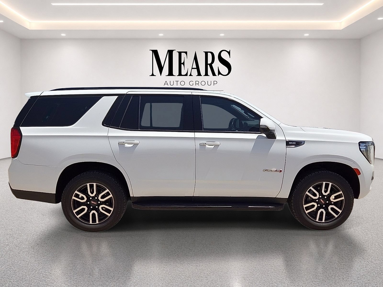 Used 2021 GMC Yukon AT4 w/ Technology Package AWD/4WD image 6