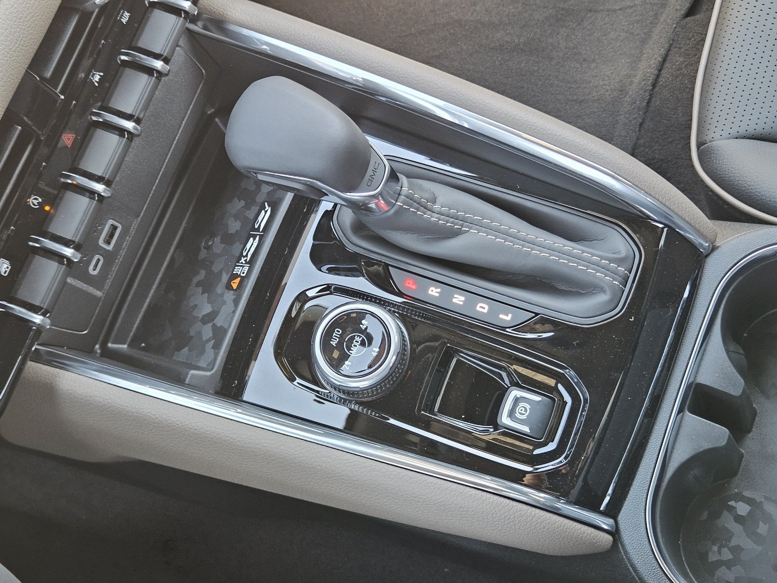 New 2026 GMC Canyon Denali AWD/4WD image 15