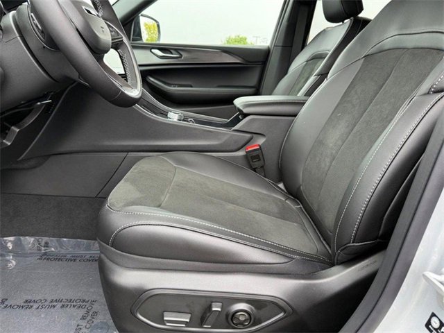 New 2025 Jeep Grand Cherokee L Altitude image 21