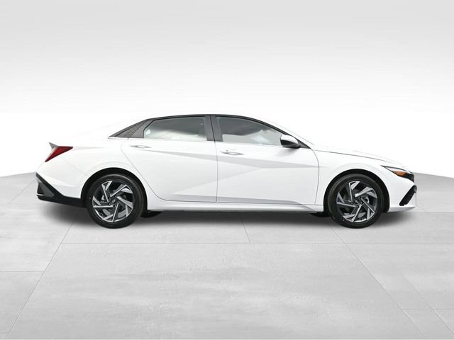 Used 2025 Hyundai Elantra SEL FWD image 38