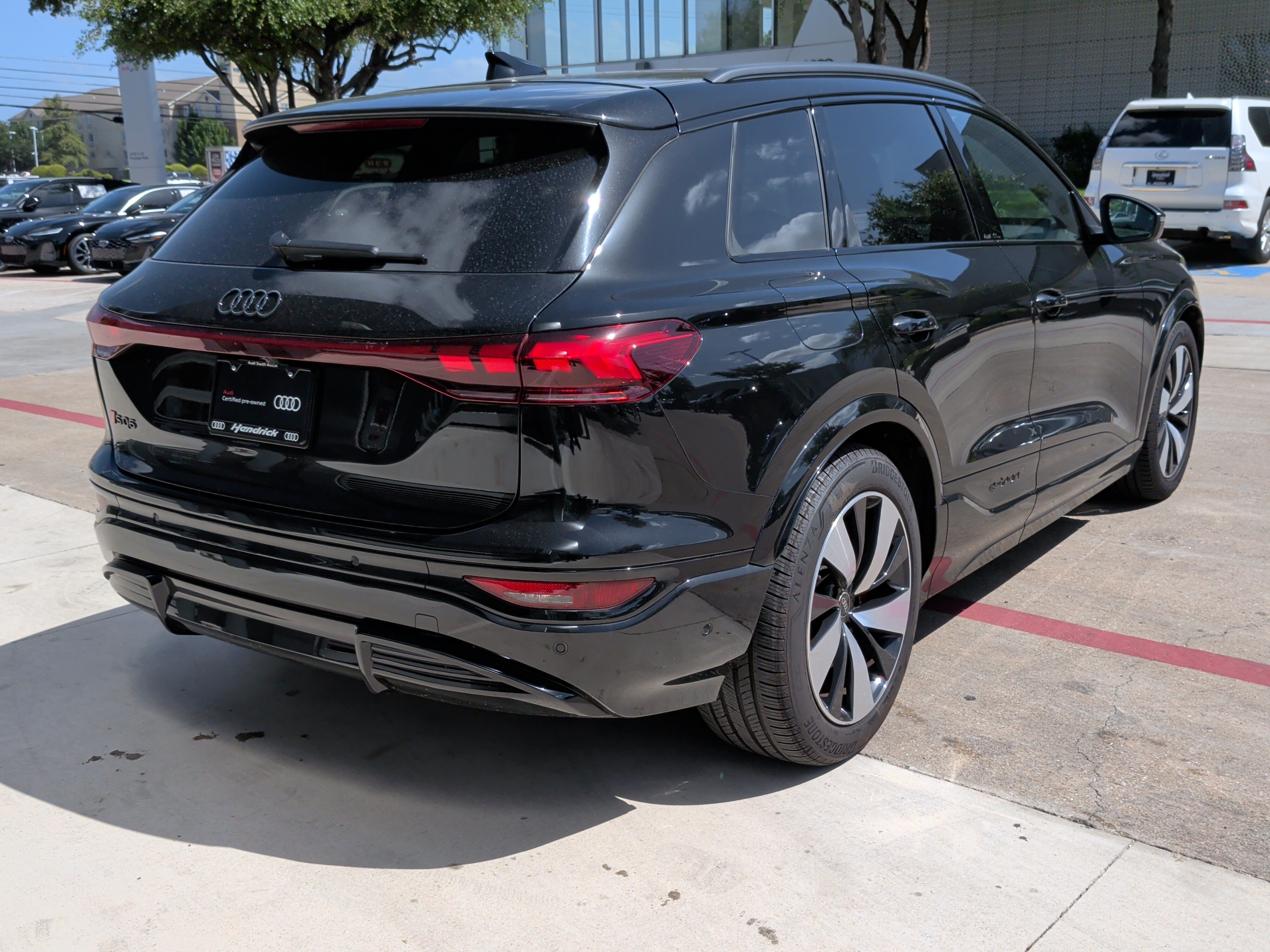 Certified 2025 Audi SQ6 e-tron Prestige w/ Black Optic Package AWD/4WD image 10