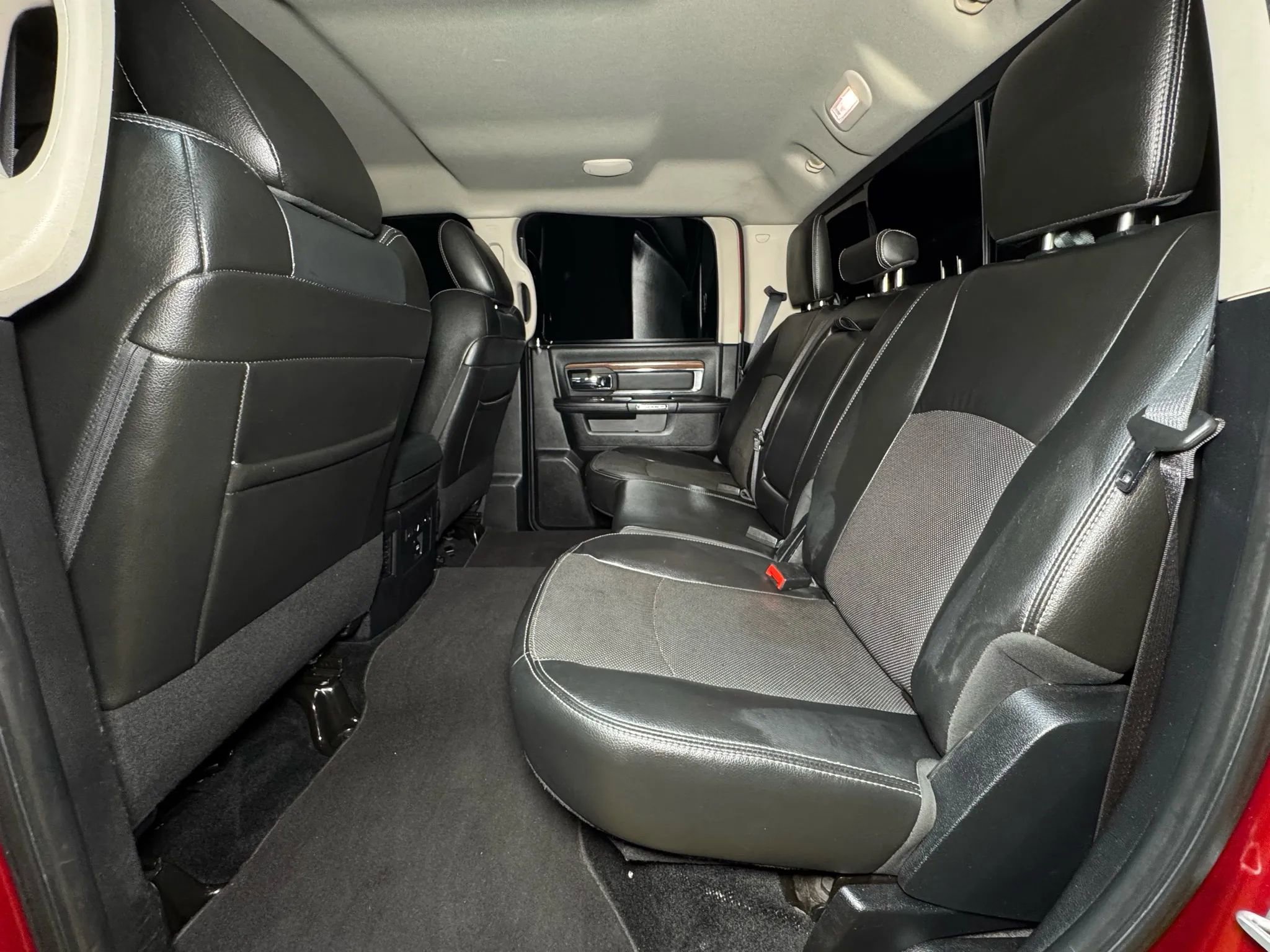 Used 2014 RAM 1500 Laramie image 19