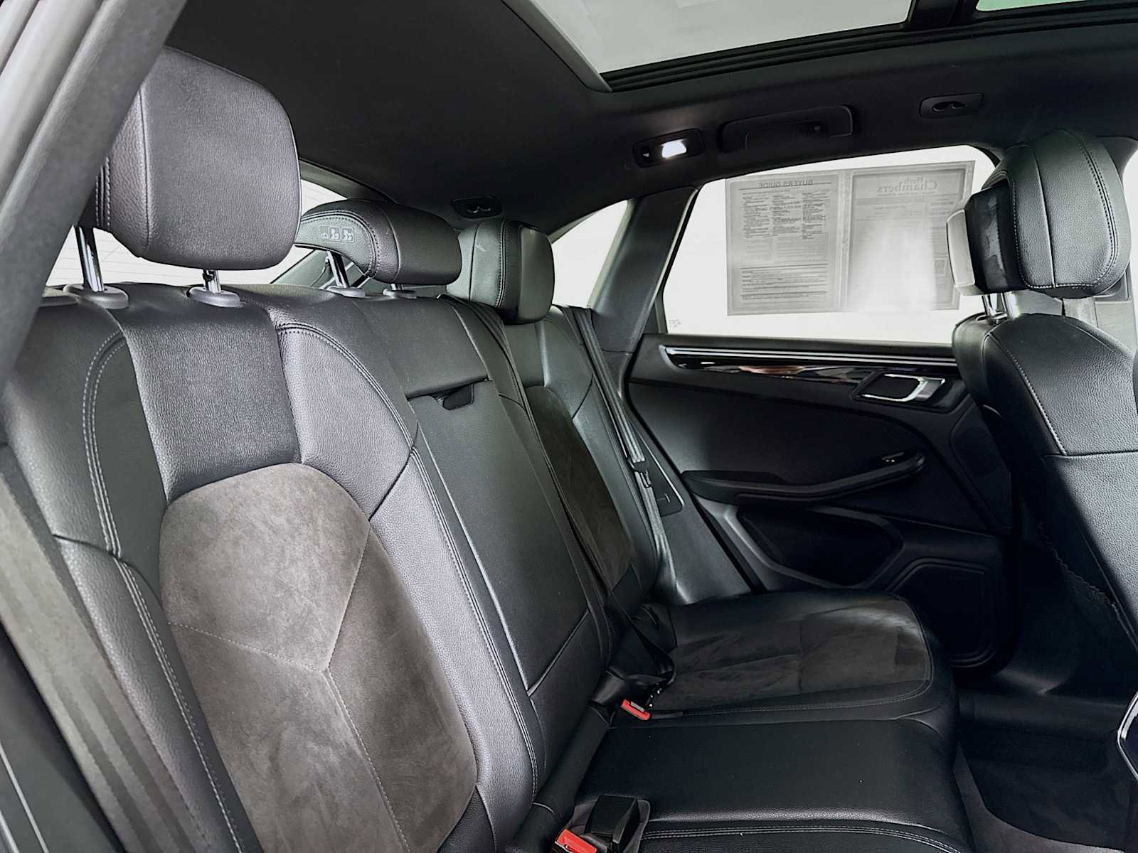 Used 2017 Porsche Macan image 25