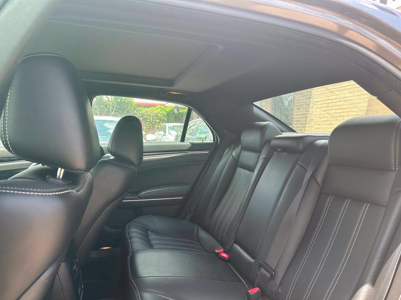 Used 2018 Chrysler 300 S w/ 300S Premium Group RWD image 26