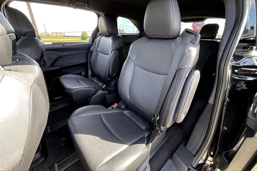 Used 2024 Toyota Sienna XSE image 31