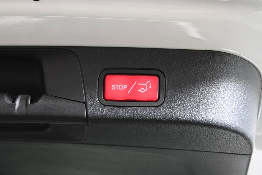 Used 2025 Mercedes-Benz GLB 250 4MATIC image 34