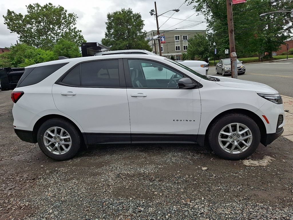 Used 2023 Chevrolet Equinox LS w/ LS Convenience Package FWD image 9
