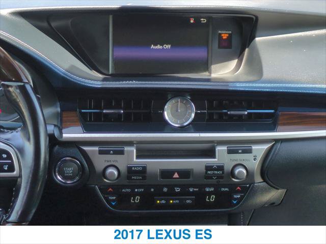 Used 2017 Lexus ES 350 w/ Premium Package FWD image 17
