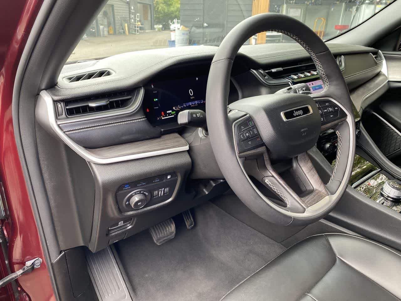 Used 2024 Jeep Grand Cherokee Limited 4xe AWD/4WD image 2