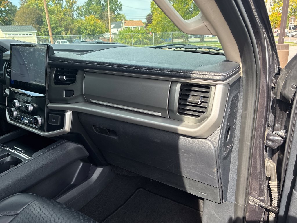Used 2024 Ford Expedition XLT AWD/4WD image 34