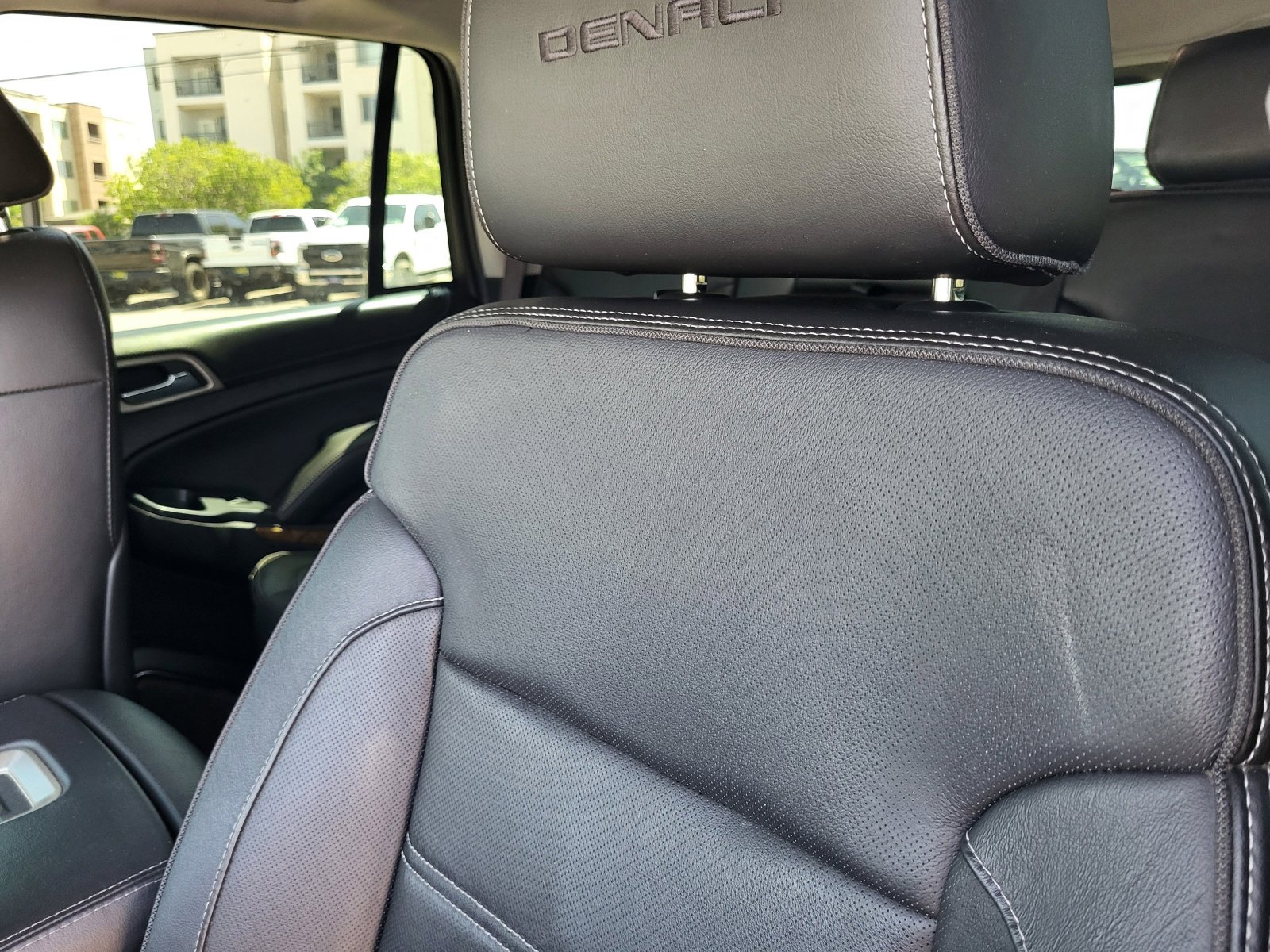 Used 2016 GMC Yukon Denali w/ Open Road Package AWD/4WD image 25