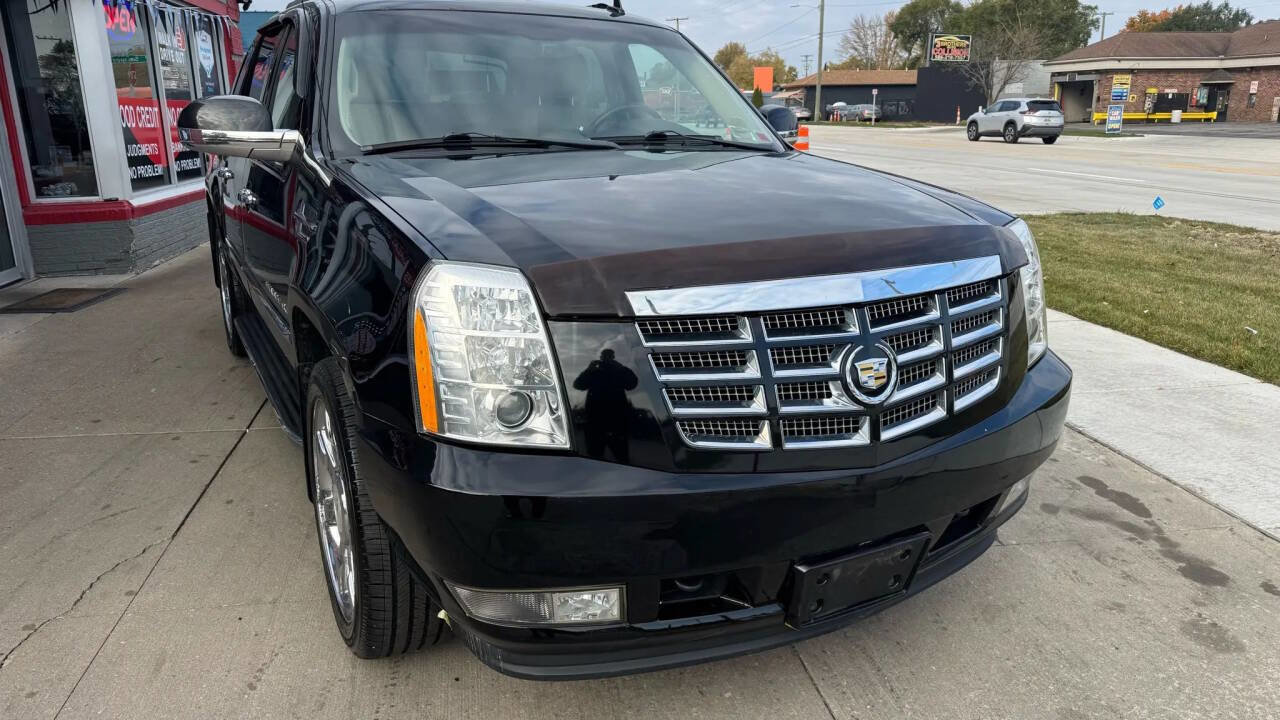 Used 2012 Cadillac Escalade EXT Luxury image 4