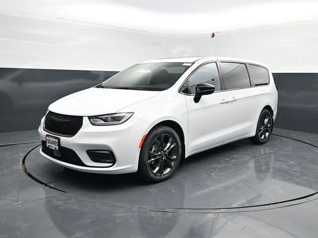 New 2026 Chrysler Pacifica Select image 4