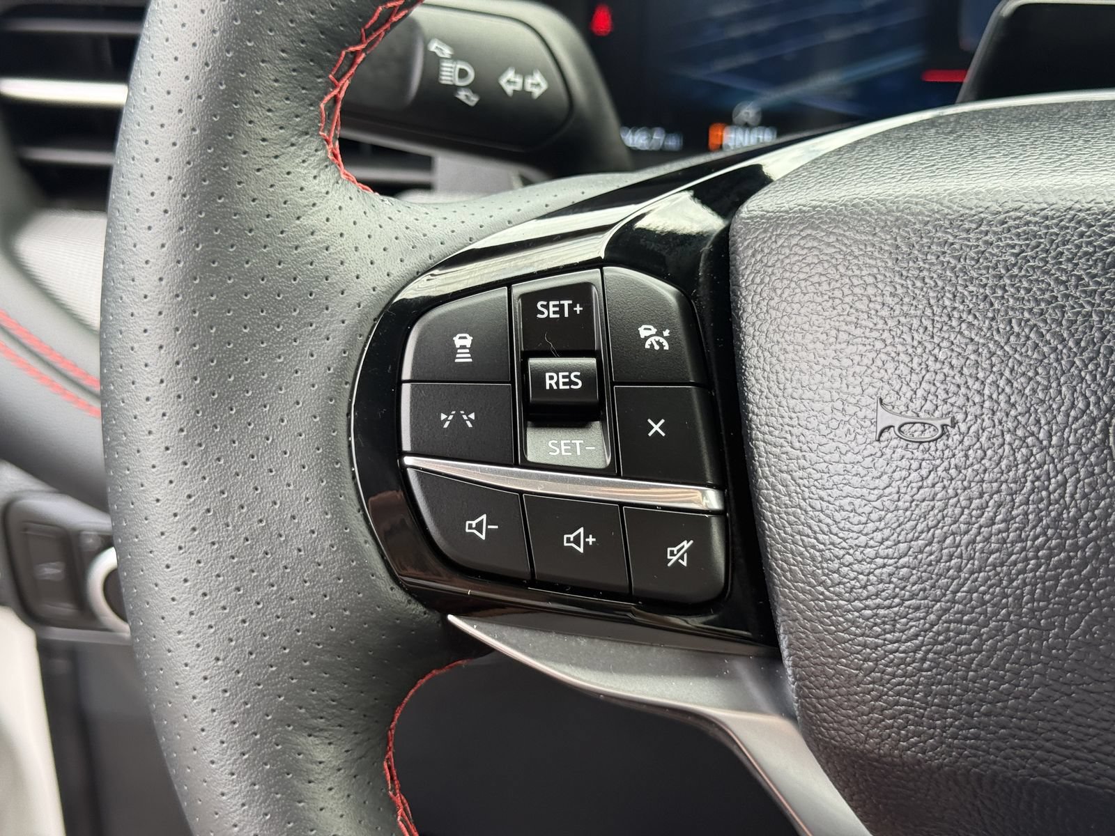 Certified 2025 Ford Explorer ST-Line AWD/4WD image 33