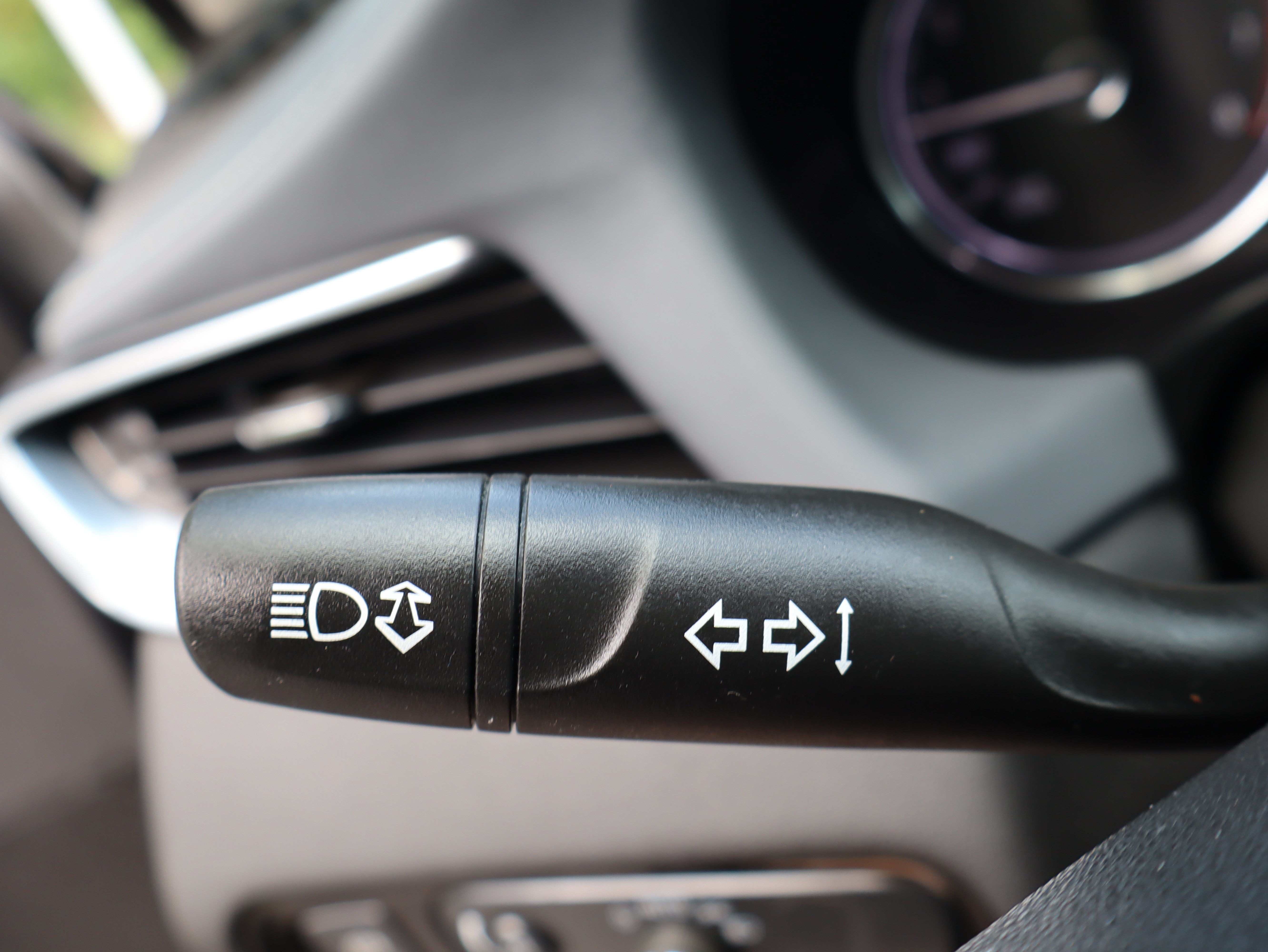Used 2019 Buick Enclave Essence FWD image 33