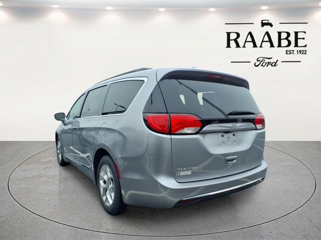 Used 2017 Chrysler Pacifica Touring-L w/ Tire & Wheel Group FWD image 15