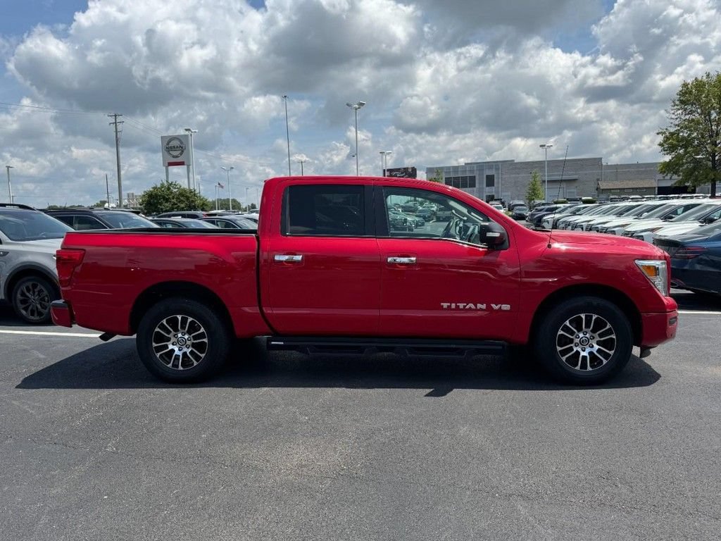 Used 2020 Nissan Titan SV w/ SV Convenience Package RWD image 2
