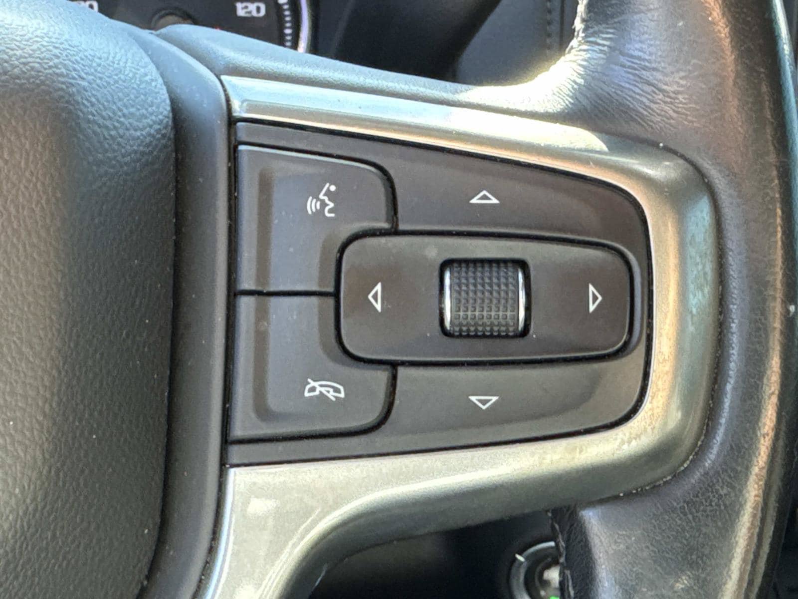 Used 2019 Chevrolet Silverado 1500 RST RWD image 32