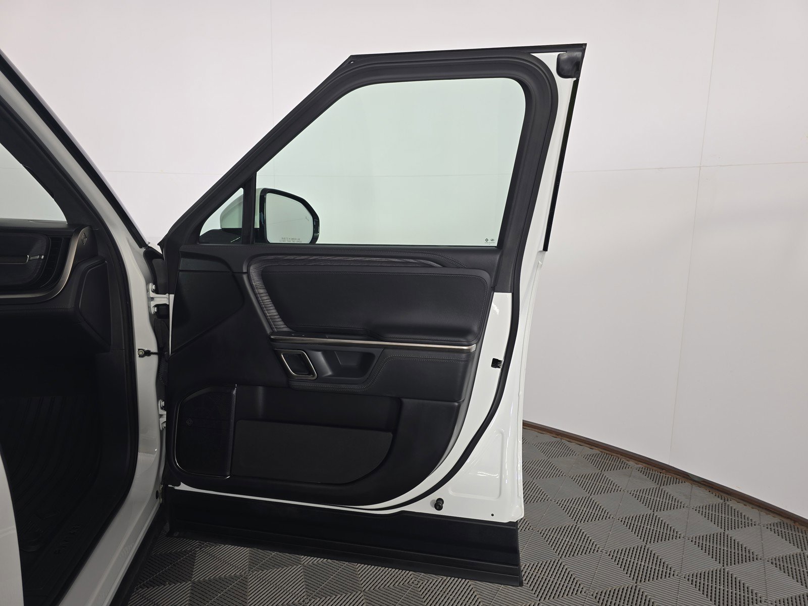 Used 2024 Rivian R1T Adventure AWD/4WD image 18