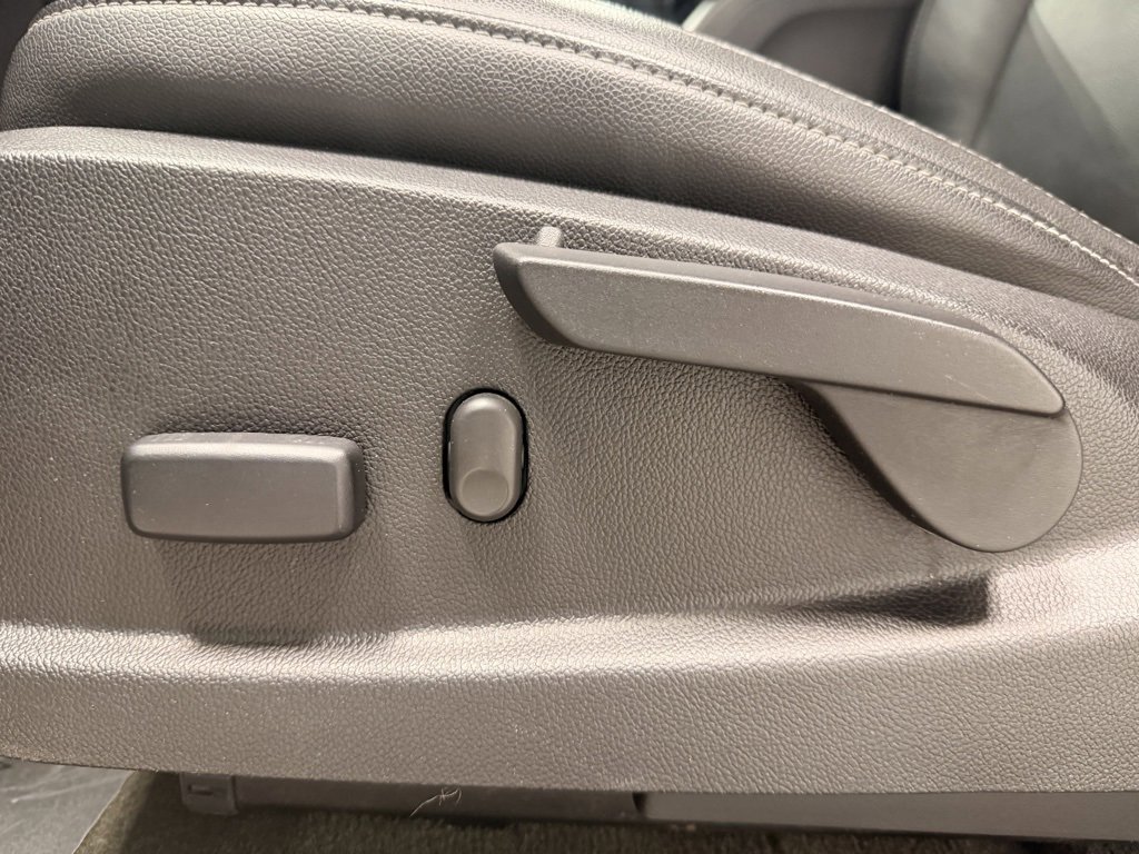 Used 2018 GMC Canyon SLT image 29