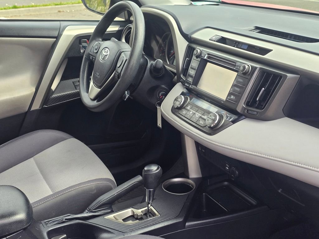 Used 2015 Toyota RAV4 XLE AWD/4WD image 19