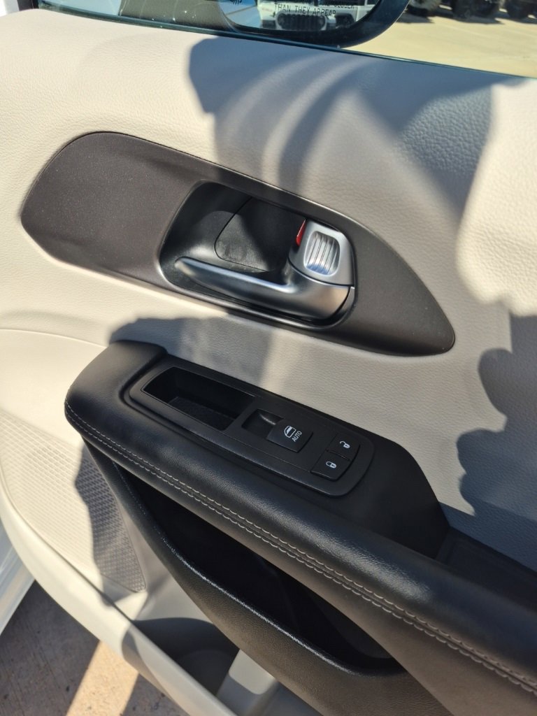 Certified 2024 Chrysler Pacifica Touring-L image 18