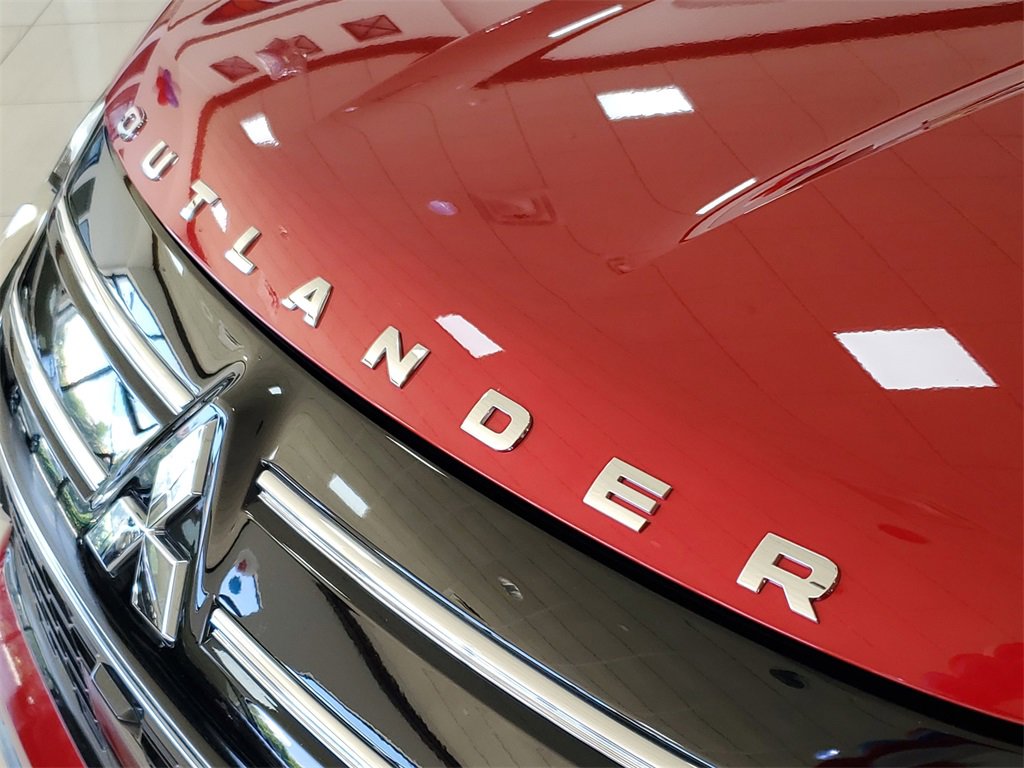 New 2025 Mitsubishi Outlander SE image 24