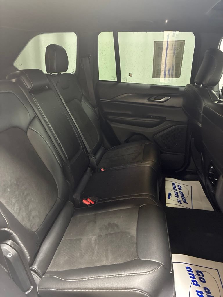 Used 2023 Jeep Grand Cherokee Altitude AWD/4WD image 27