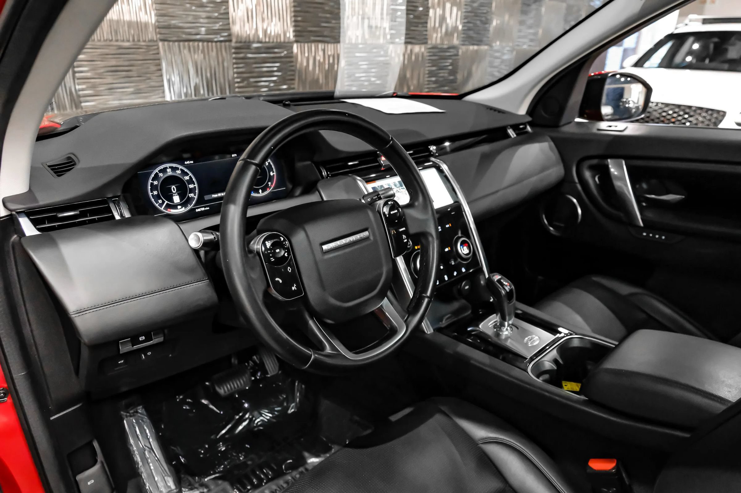 Used 2020 Land Rover Discovery Sport SE AWD/4WD image 3