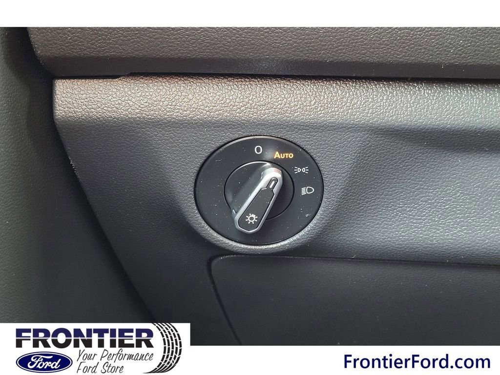 Used 2023 Volkswagen Jetta SE image 16