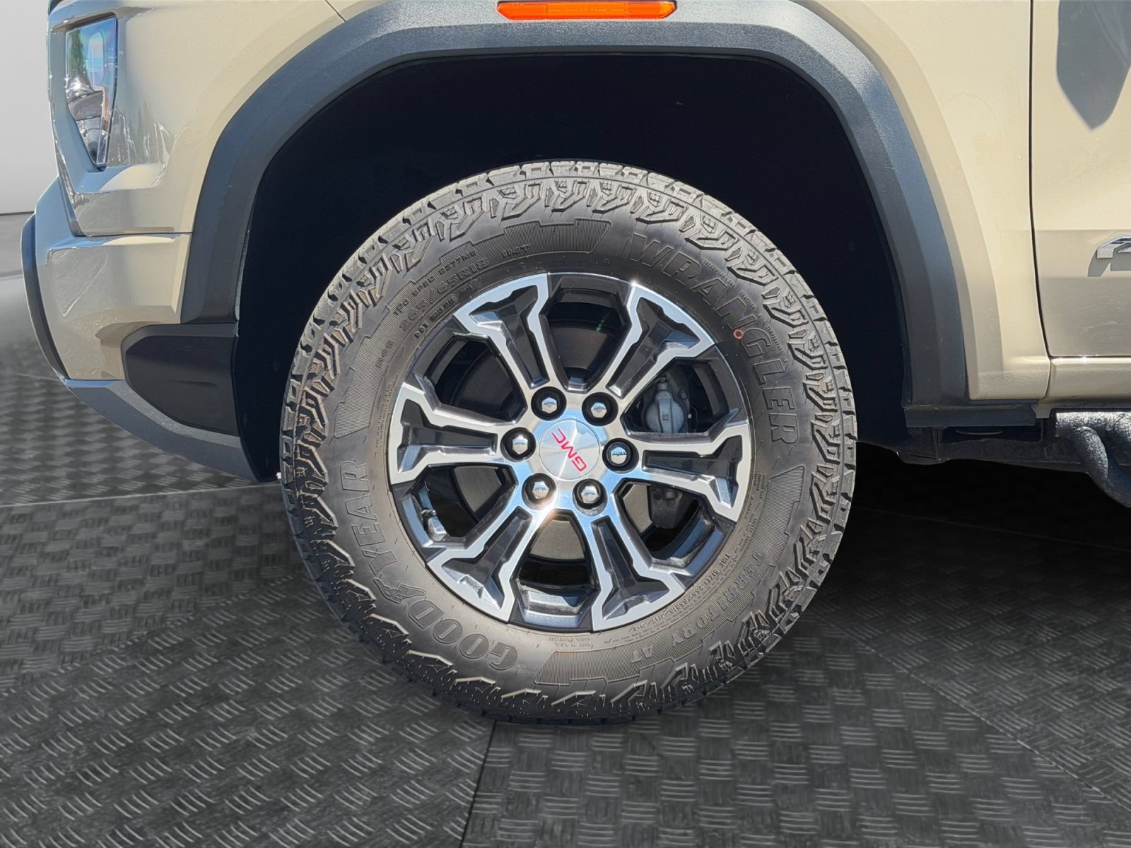 Used 2023 GMC Canyon AT4 w/ Canyon Safety Plus Package AWD/4WD image 16