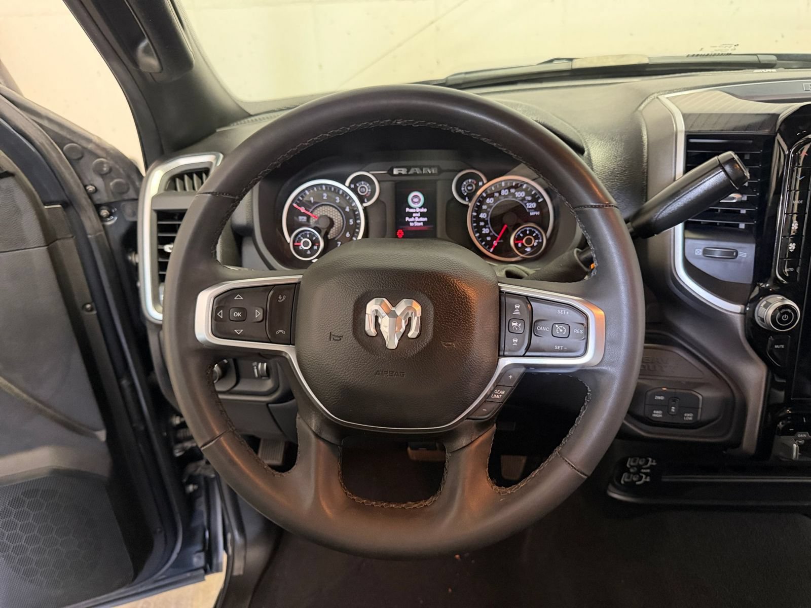 Used 2025 RAM 2500 Big Horn AWD/4WD image 27