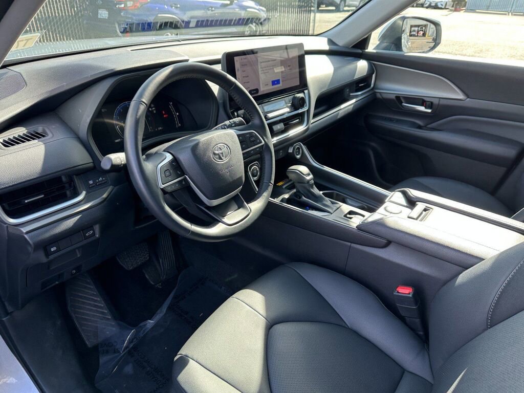 Certified 2025 Toyota Grand Highlander AWD image 10