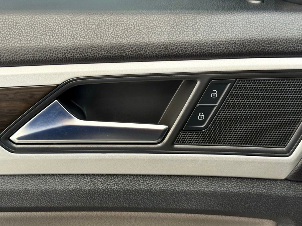 Used 2021 Volkswagen Atlas SE w/ Panoramic Sunroof Package image 34