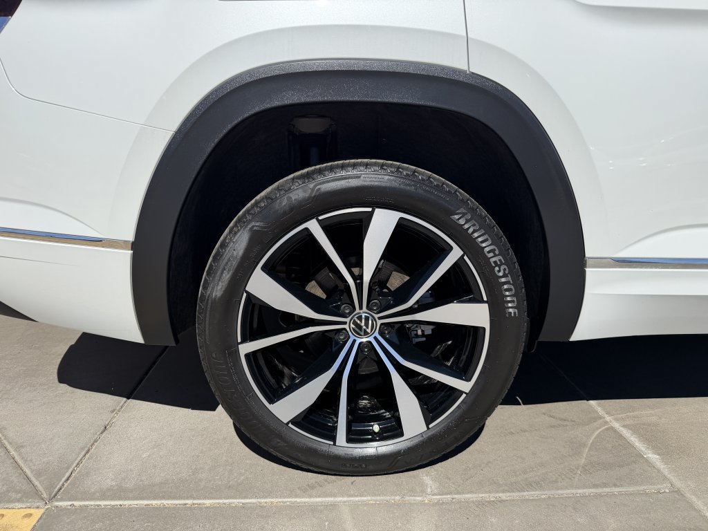 Used 2024 Volkswagen Atlas SEL Premium R-Line AWD/4WD image 15