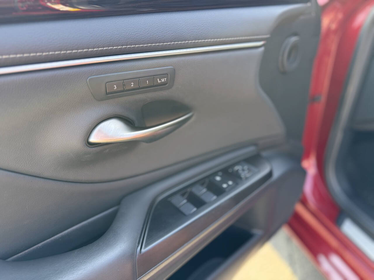 Used 2019 Lexus ES 350 w/ Premium Package FWD image 13