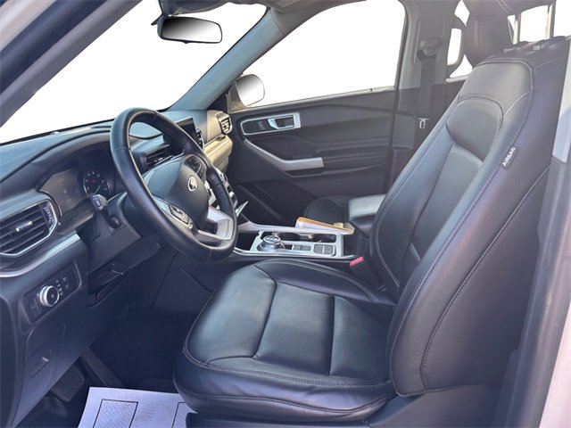 Used 2022 Ford Explorer XLT w/ Equipment Group 202A image 9