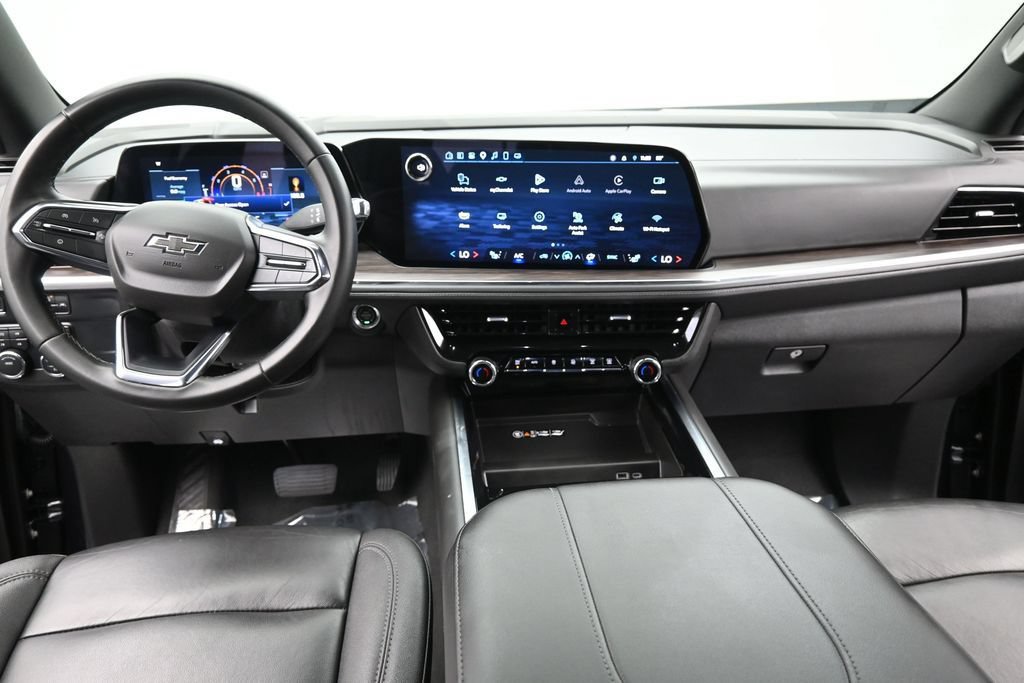 Used 2025 Chevrolet Suburban Z71 AWD/4WD image 13