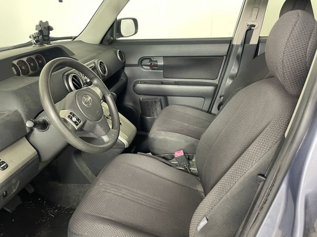 Used 2009 Scion xB FWD image 2