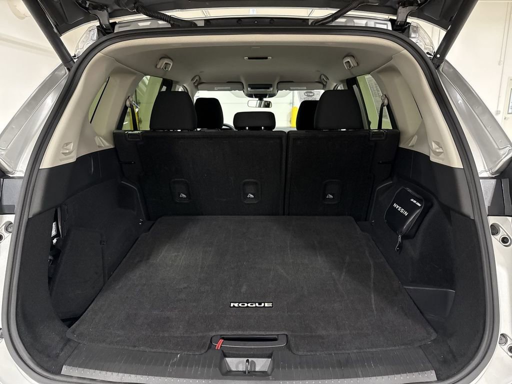 Used 2024 Nissan Rogue SV image 23