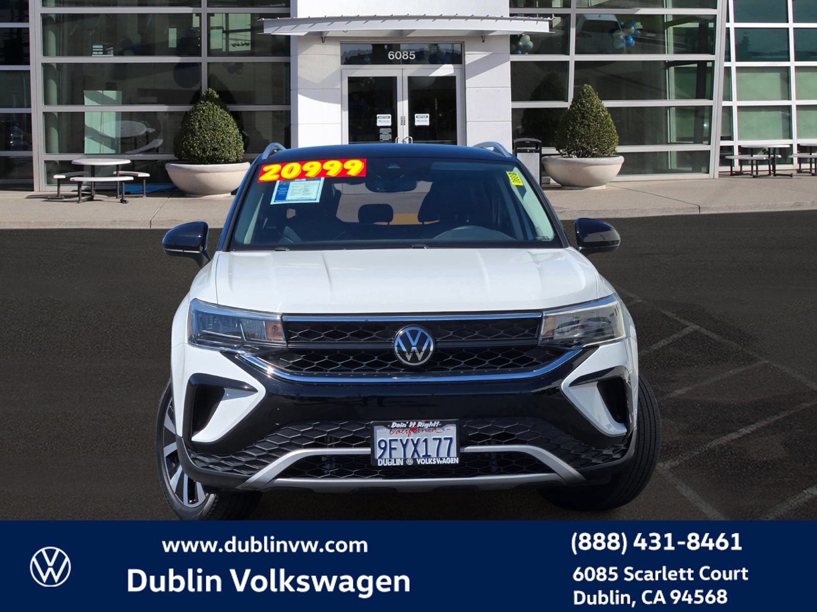 Certified 2023 Volkswagen Taos SE FWD image 2