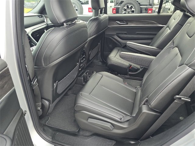 New 2025 Jeep Grand Cherokee L Limited w/ Black Appearance Package image 7