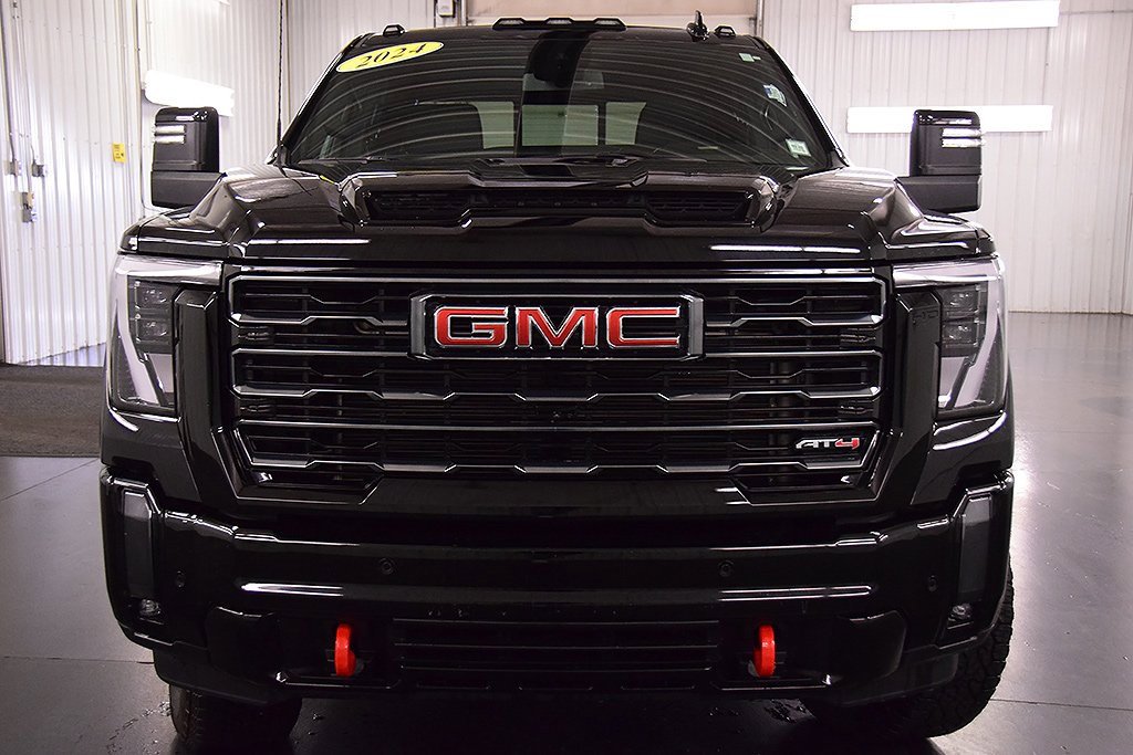 Used 2024 GMC Sierra 2500 AT4 w/ AT4 Preferred Package image 2