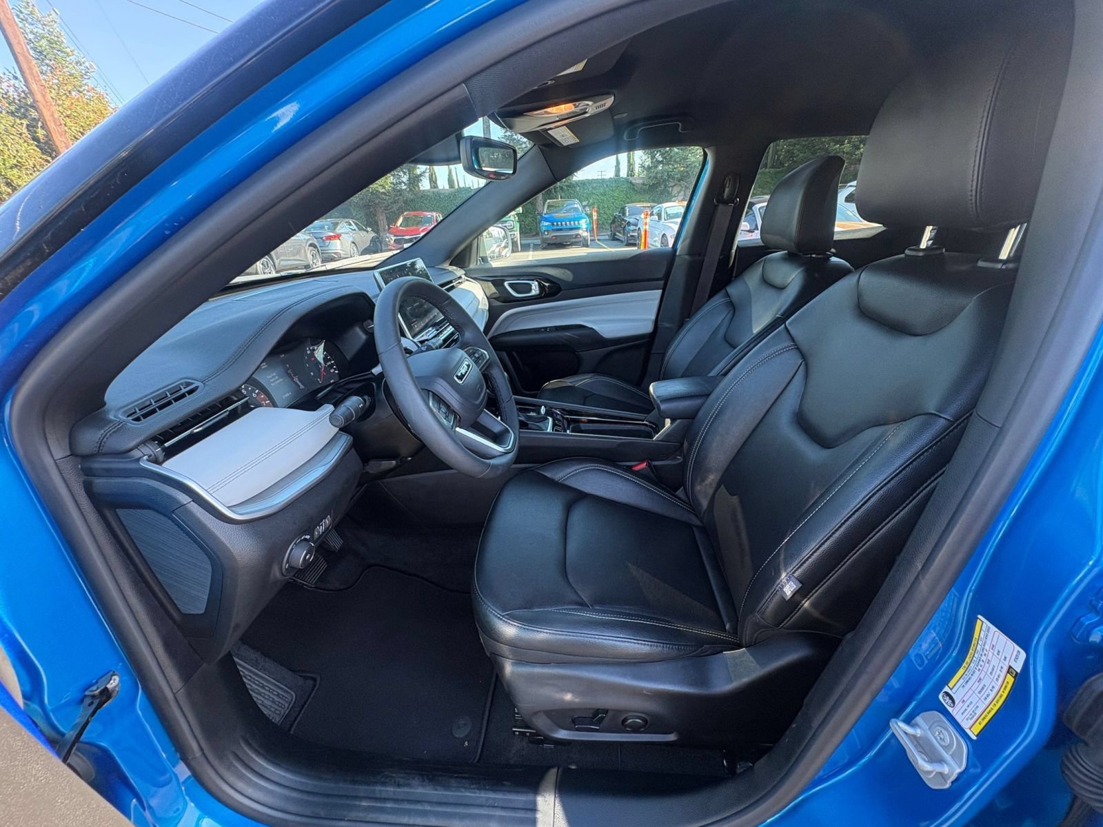 Used 2025 Jeep Compass Limited AWD/4WD image 28