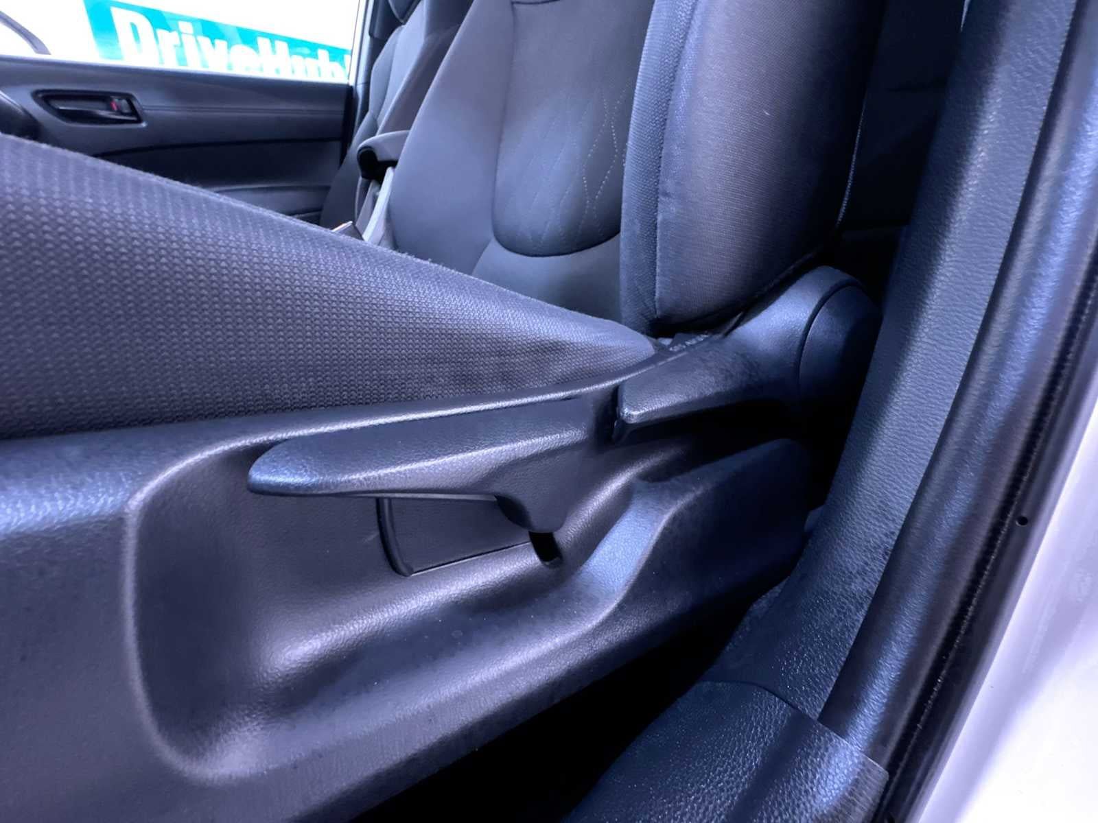Used 2022 Toyota Corolla Cross LE w/ Moonroof Package FWD image 5