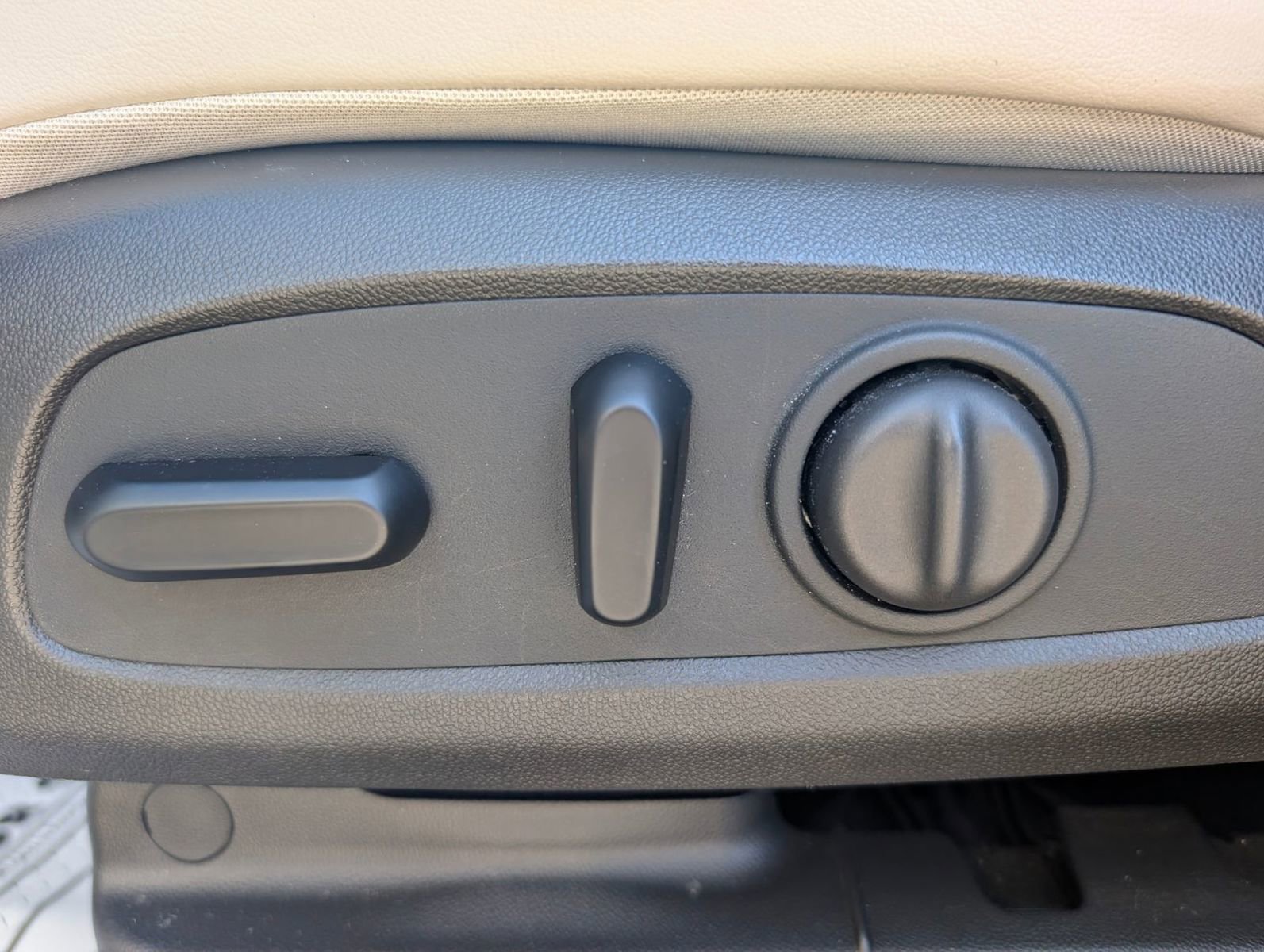 Used 2024 Buick Encore GX Avenir w/ Avenir Convenience Package image 13